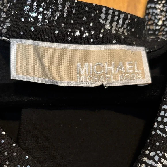 Michael Kors Black and Silver Patterned Blouse with cold shoulder 2x - Picture 2 of 9